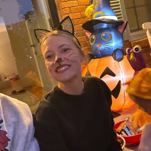 Meet your Posher, Sarah - Picture 2 of 4